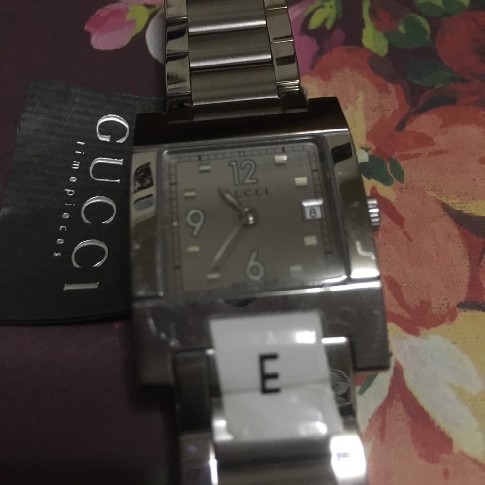 GUCCI Watch - Picture 3 of 12